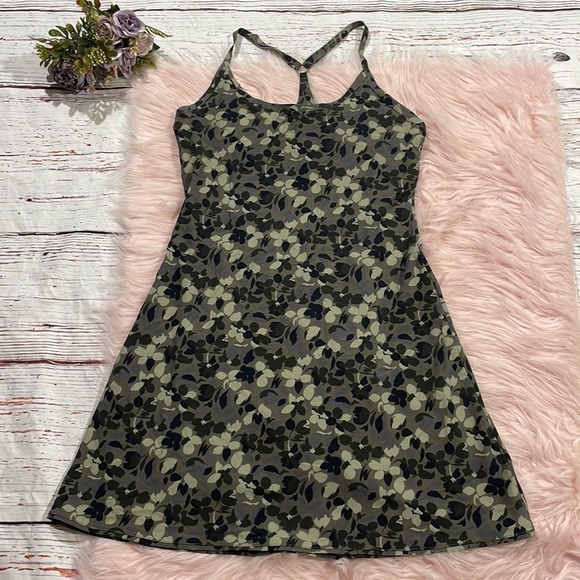 Outdoor Voices The Exercise Dress in Green Tea Tree Floral - Picture 2 of 11